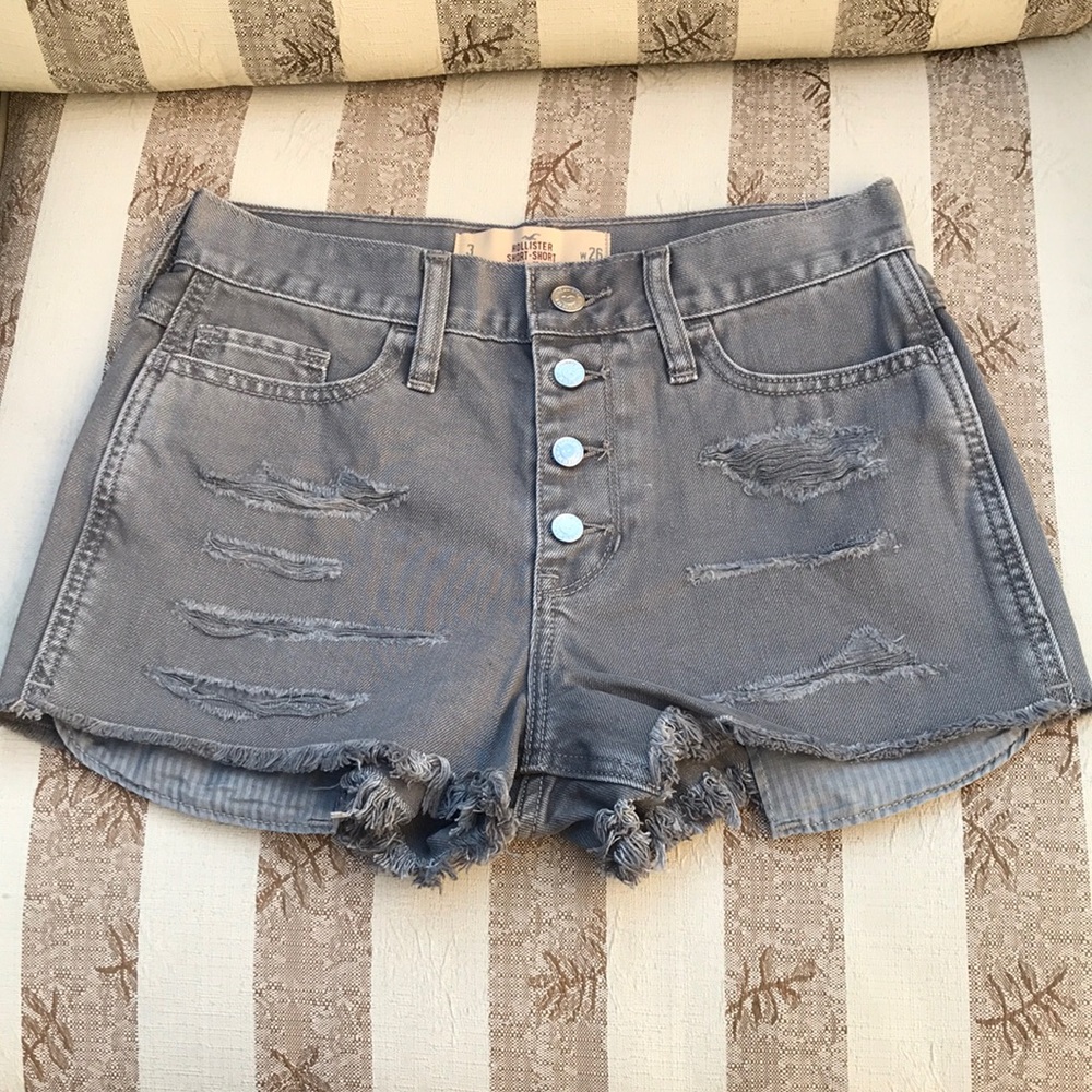 💙Hollister Grey High-Rise Distressed Denim Short